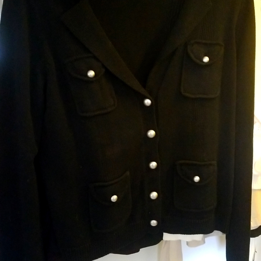 Mossimo brand button up sweater in size xl. Never worn, Non smoking home.